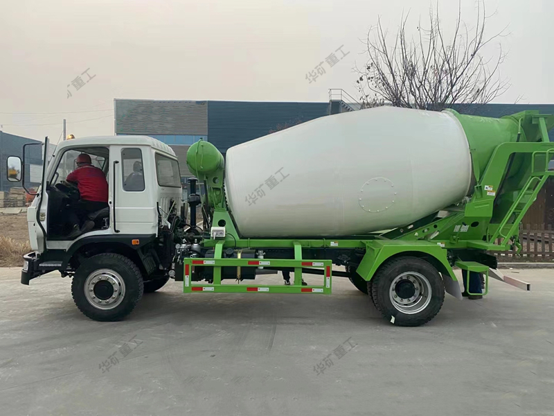 華礦集團(tuán)熱銷(xiāo)產(chǎn)品防爆混凝土攪拌運(yùn)輸車(chē)發(fā)往貴州