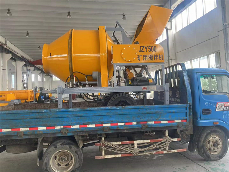 華礦集團熱銷產品礦用攪拌機發(fā)往黑龍江